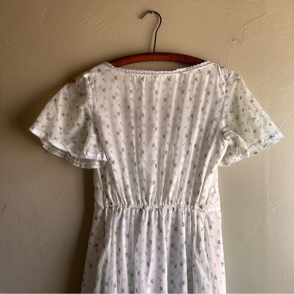 Tayma Martins Abigail Dress - Short sleeve floral summer dress - Picture 11 of 12